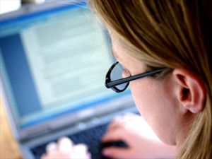 Κινδυνεύουν τα μάτια μας από τη χρήση pc;