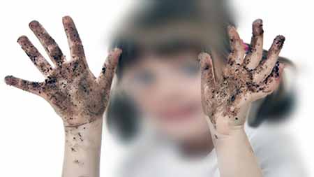 Βρώμικα παιδικά χεράκια